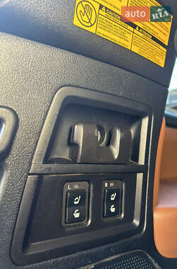 Внедорожник / Кроссовер Toyota Sequoia 2011 в 