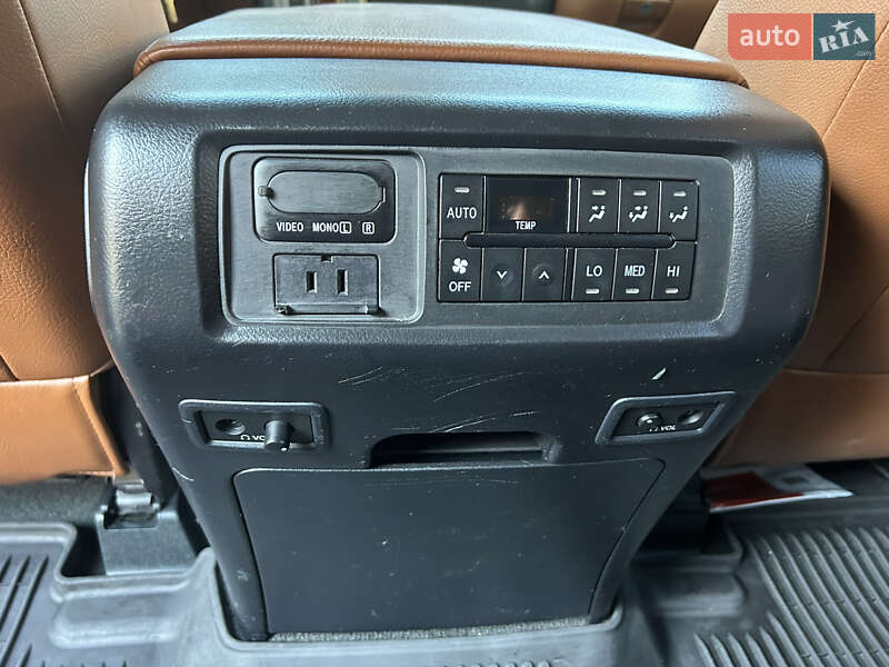 Внедорожник / Кроссовер Toyota Sequoia 2011 в Львове