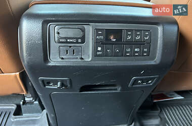 Внедорожник / Кроссовер Toyota Sequoia 2011 в 