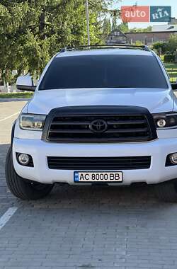 Внедорожник / Кроссовер Toyota Sequoia 2013 в Луцке