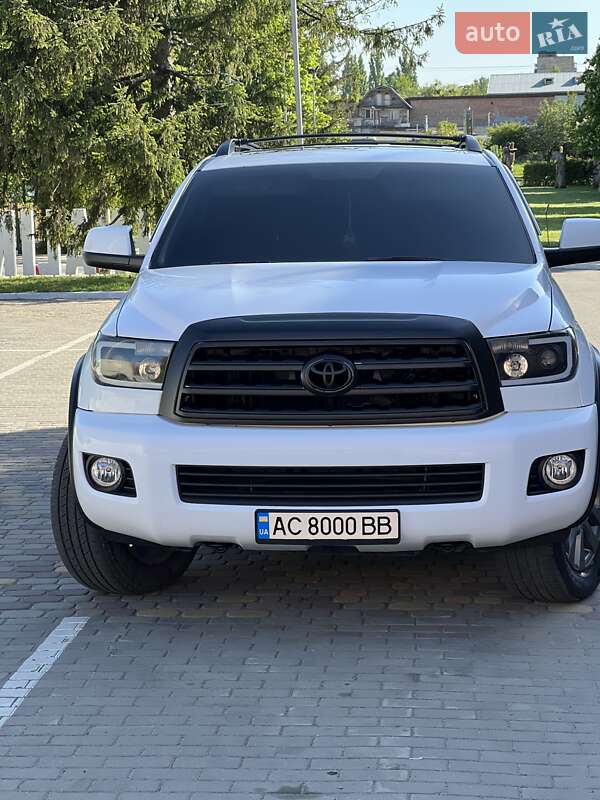 Внедорожник / Кроссовер Toyota Sequoia 2013 в Луцке