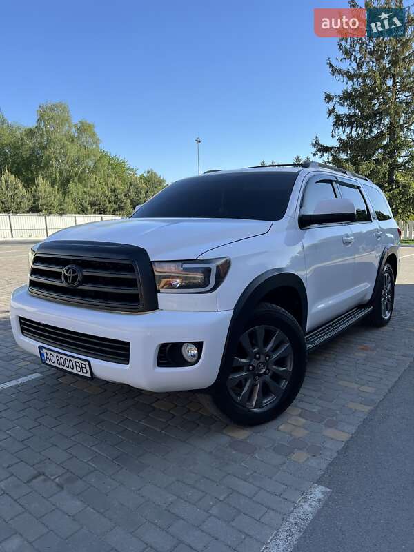 Внедорожник / Кроссовер Toyota Sequoia 2013 в Луцке