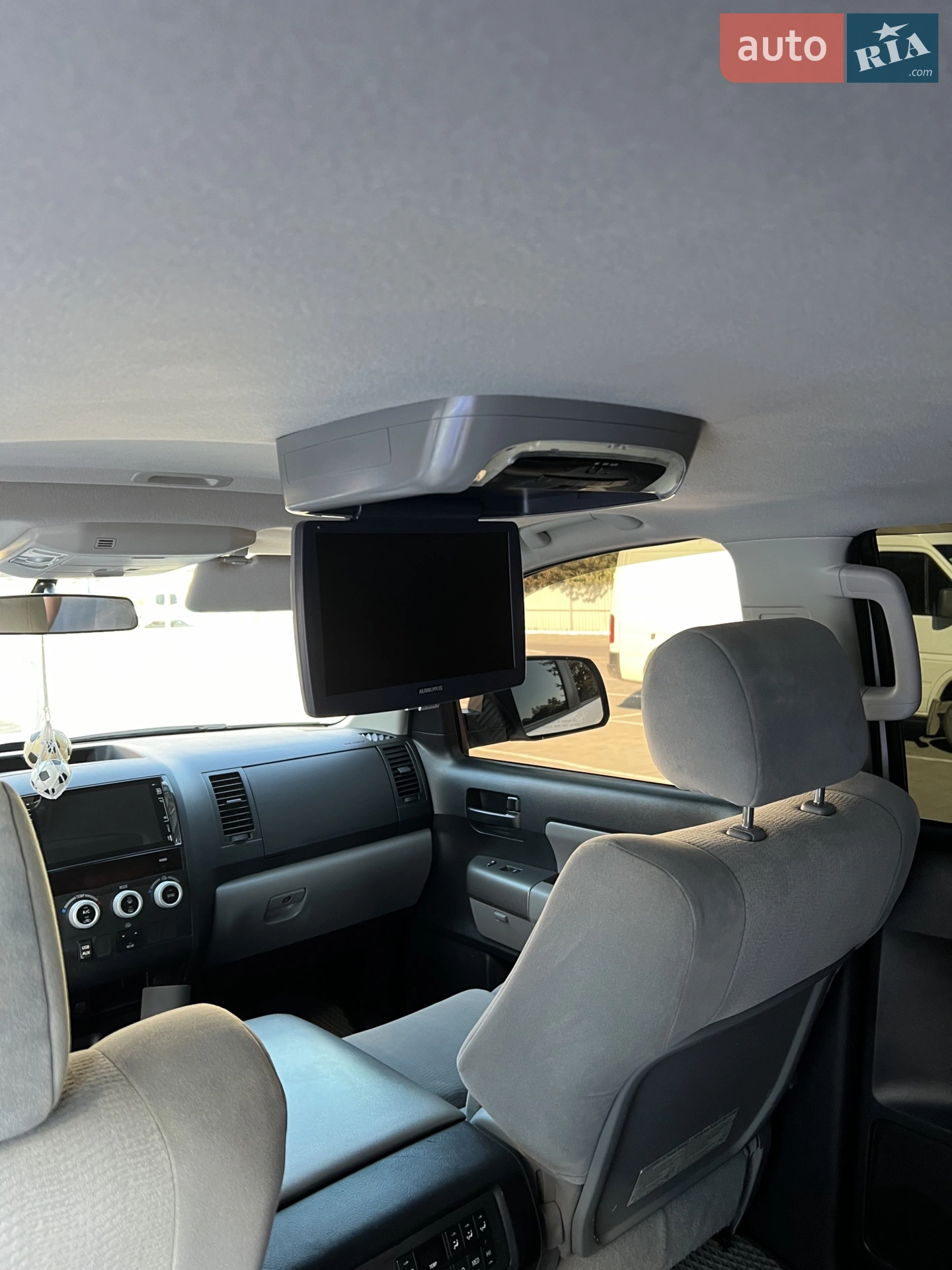2013 Toyota Sequoia - мініатюра 30