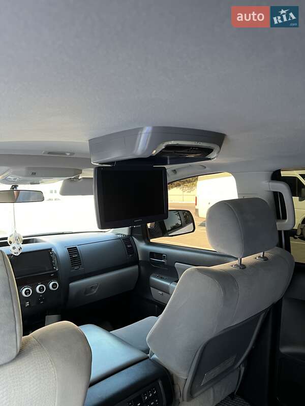 Внедорожник / Кроссовер Toyota Sequoia 2013 в Луцке