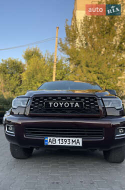 Внедорожник / Кроссовер Toyota Sequoia 2013 в 