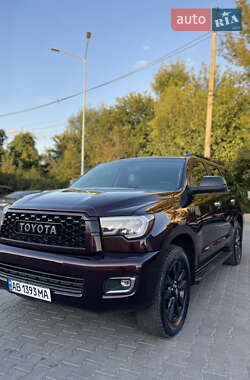 Внедорожник / Кроссовер Toyota Sequoia 2013 в 