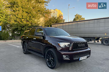 Внедорожник / Кроссовер Toyota Sequoia 2013 в 