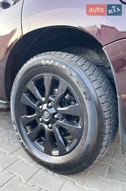 Внедорожник / Кроссовер Toyota Sequoia 2013 в 