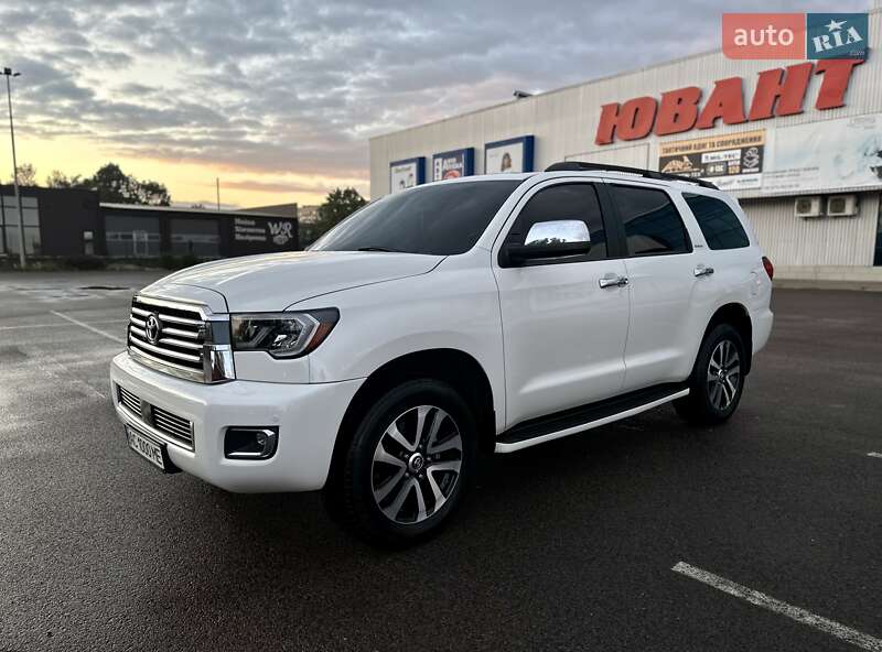 Внедорожник / Кроссовер Toyota Sequoia 2017 в Ковеле