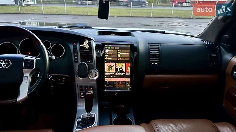 Внедорожник / Кроссовер Toyota Sequoia 2017 в Ковеле