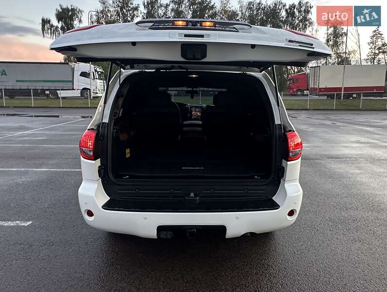 Внедорожник / Кроссовер Toyota Sequoia 2017 в Ковеле