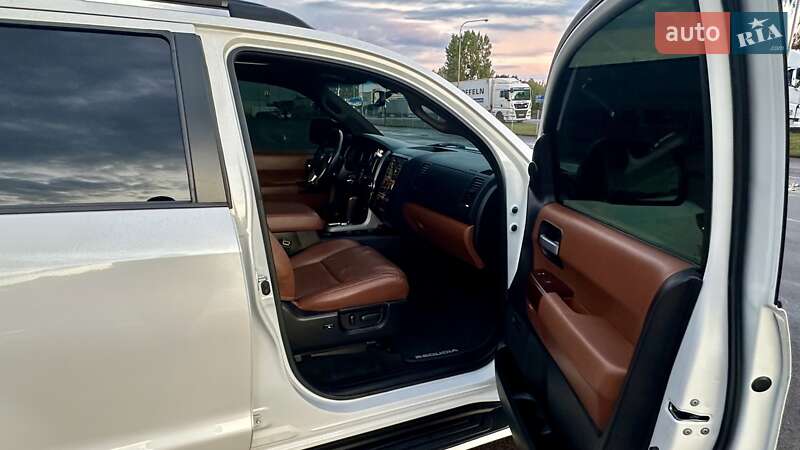 Внедорожник / Кроссовер Toyota Sequoia 2017 в Ковеле