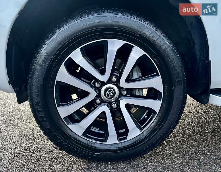 Внедорожник / Кроссовер Toyota Sequoia 2017 в Ковеле