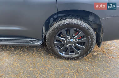 Внедорожник / Кроссовер Toyota Sequoia 2014 в 