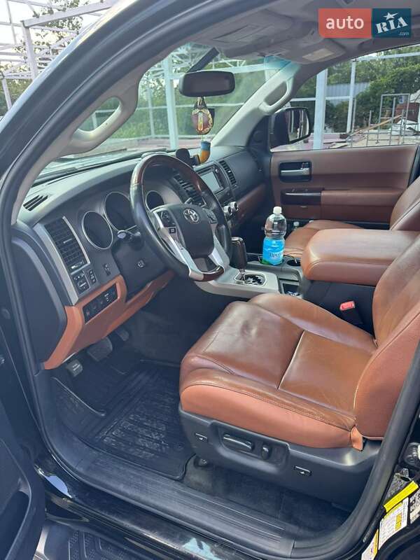 Внедорожник / Кроссовер Toyota Sequoia 2014 в Харькове