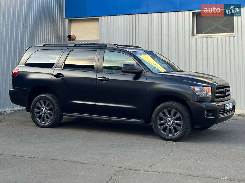 Внедорожник / Кроссовер Toyota Sequoia 2010 в 