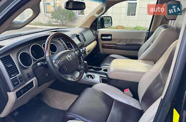 Внедорожник / Кроссовер Toyota Sequoia 2010 в 