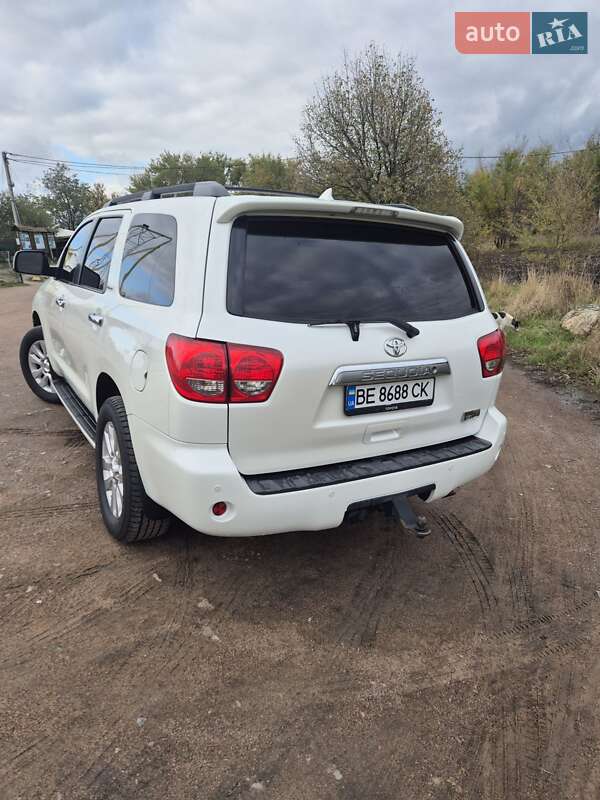 Позашляховик / Кросовер Toyota Sequoia 2011 в Первомайську