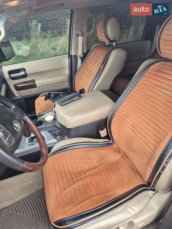 Позашляховик / Кросовер Toyota Sequoia 2011 в Первомайську