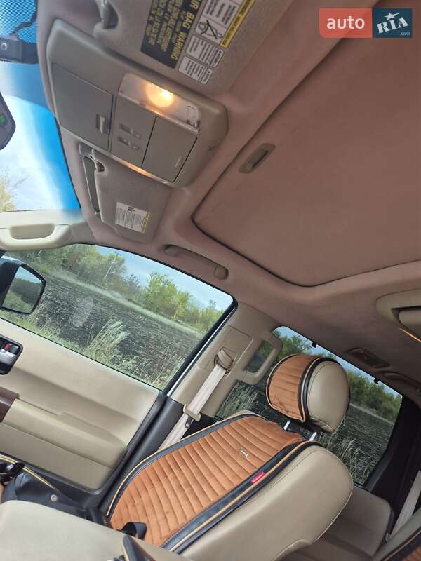 Позашляховик / Кросовер Toyota Sequoia 2011 в Первомайську