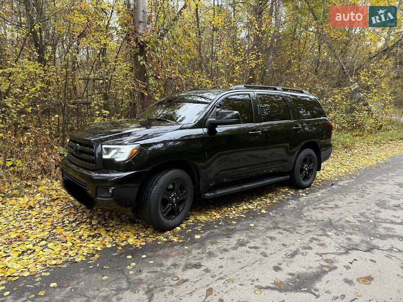 Позашляховик / Кросовер Toyota Sequoia 2017 в Києві