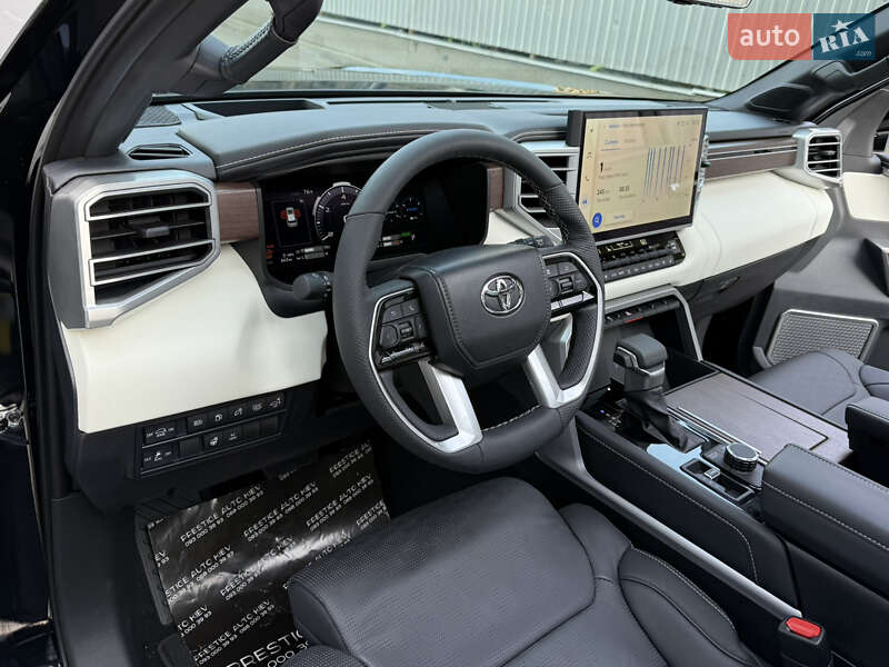 Внедорожник / Кроссовер Toyota Sequoia 2025 в Киеве