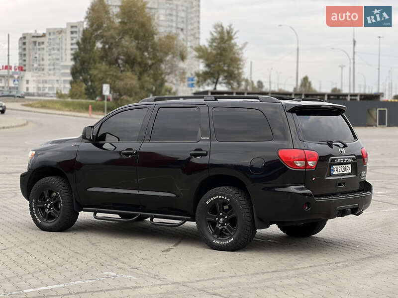 Внедорожник / Кроссовер Toyota Sequoia 2013 в Киеве