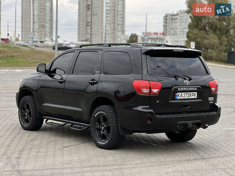 Внедорожник / Кроссовер Toyota Sequoia 2013 в Киеве