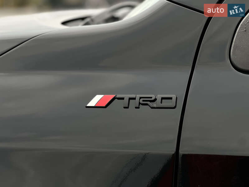 Внедорожник / Кроссовер Toyota Sequoia 2013 в Киеве