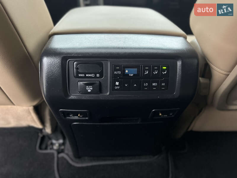 Внедорожник / Кроссовер Toyota Sequoia 2013 в Киеве