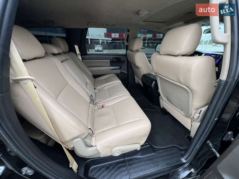 Внедорожник / Кроссовер Toyota Sequoia 2013 в Киеве