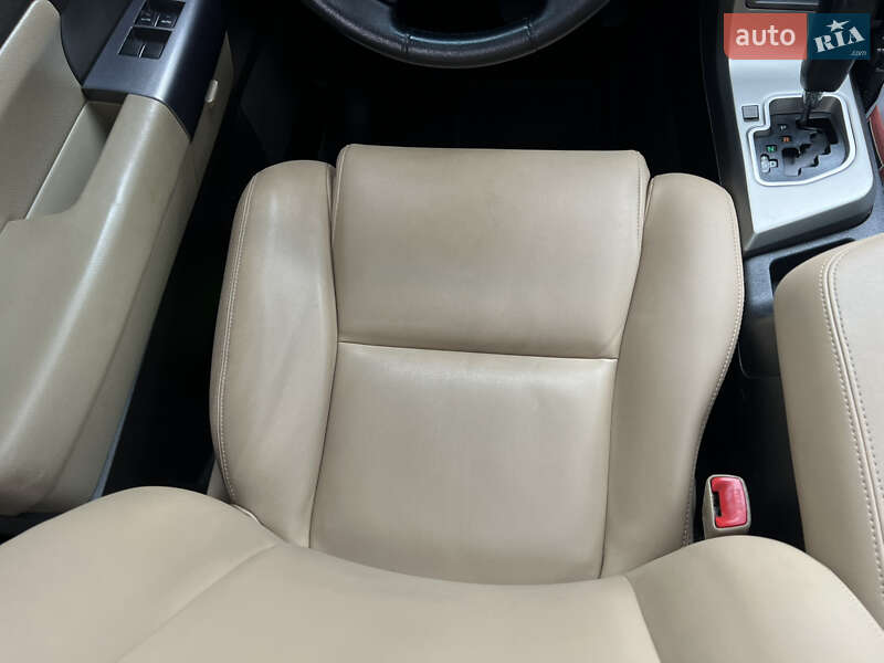 Внедорожник / Кроссовер Toyota Sequoia 2013 в Киеве