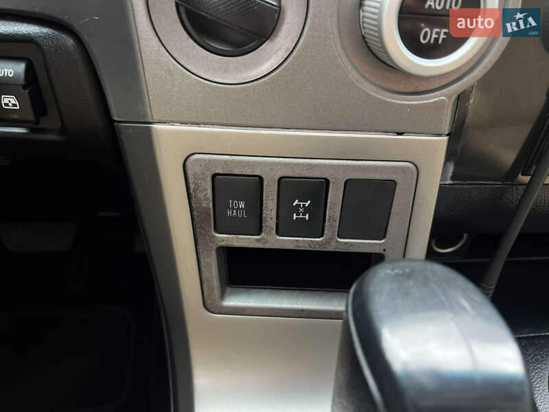 Внедорожник / Кроссовер Toyota Sequoia 2013 в Киеве