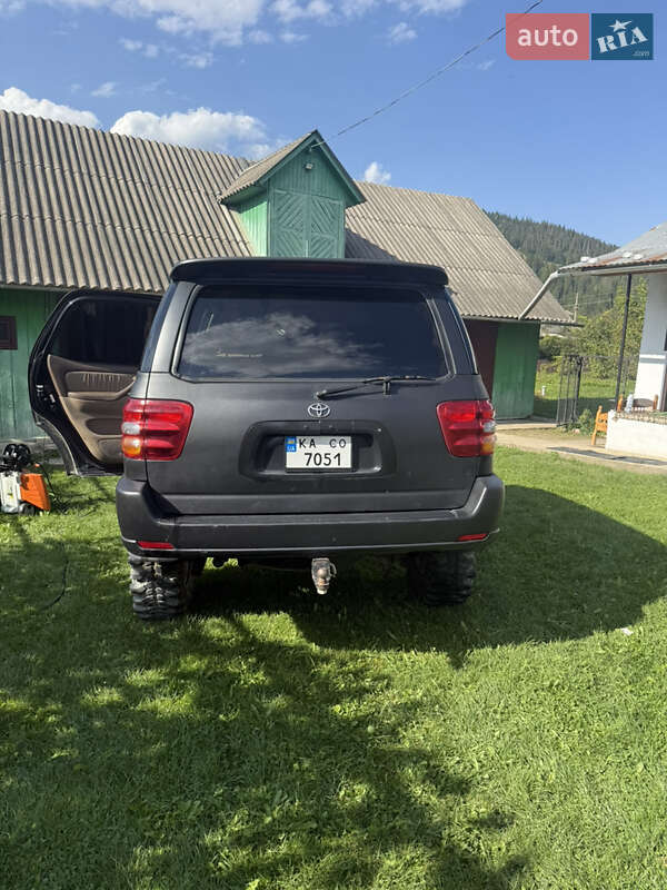 Внедорожник / Кроссовер Toyota Sequoia 2000 в Путиле