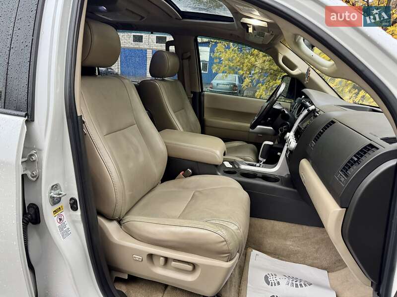 Внедорожник / Кроссовер Toyota Sequoia 2008 в Киеве
