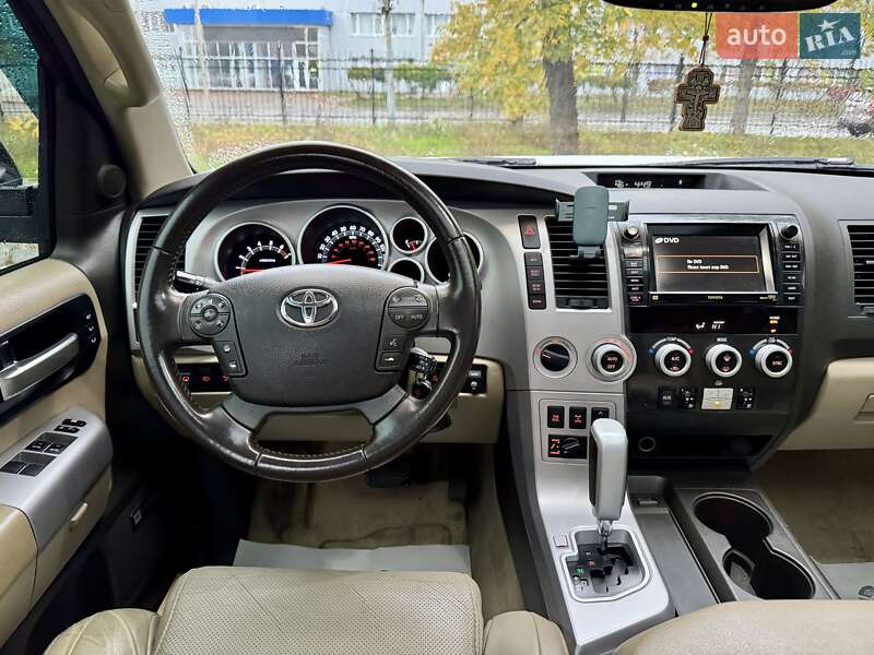 Внедорожник / Кроссовер Toyota Sequoia 2008 в Киеве