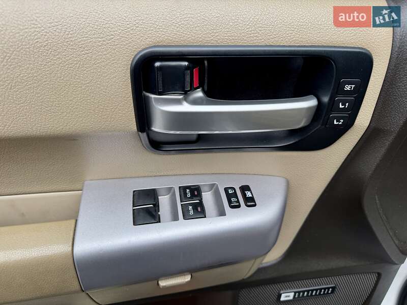 Внедорожник / Кроссовер Toyota Sequoia 2008 в Киеве