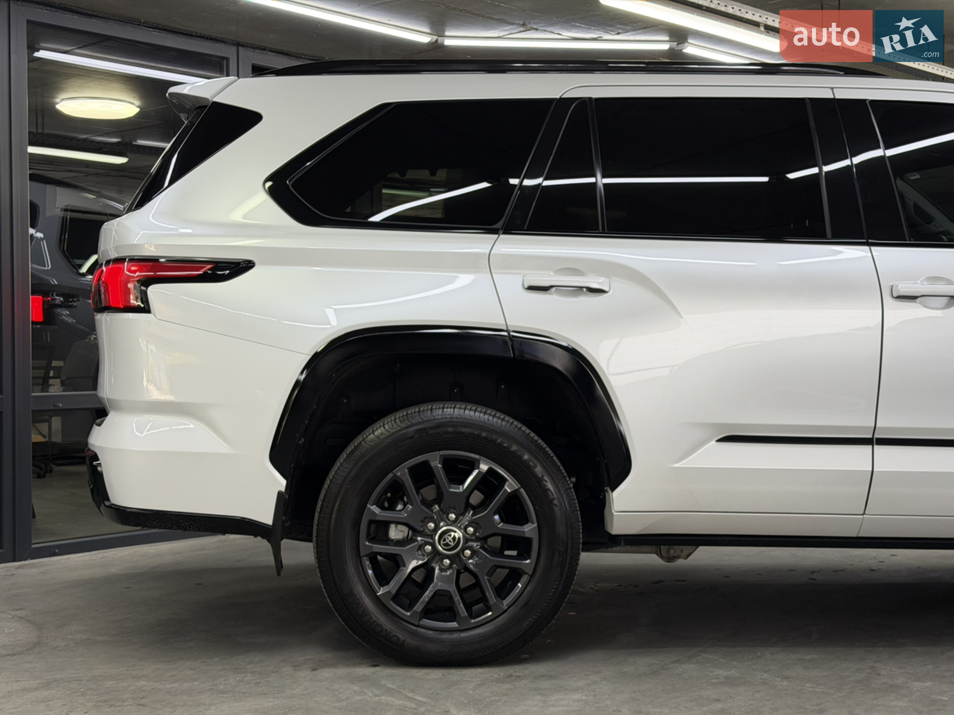 2023 Toyota Sequoia - мініатюра 18