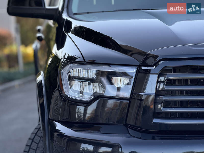 Внедорожник / Кроссовер Toyota Sequoia 2011 в Тернополе