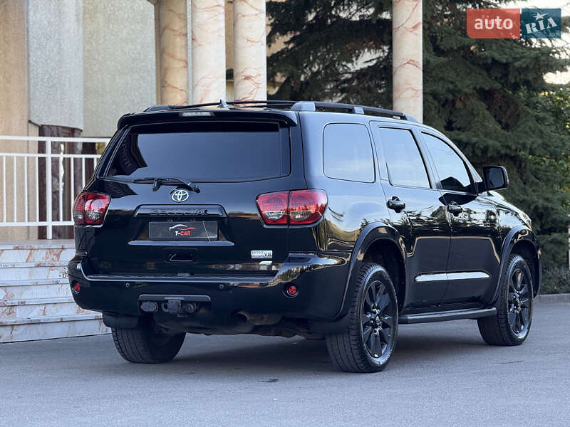 Внедорожник / Кроссовер Toyota Sequoia 2011 в Тернополе