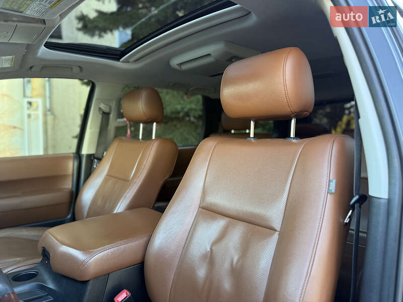 Внедорожник / Кроссовер Toyota Sequoia 2011 в Тернополе