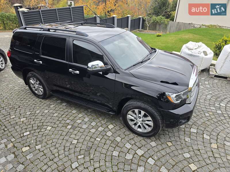 Внедорожник / Кроссовер Toyota Sequoia 2016 в Ужгороде