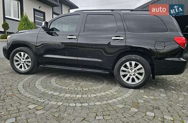 Позашляховик / Кросовер Toyota Sequoia 2016 в Ужгороді