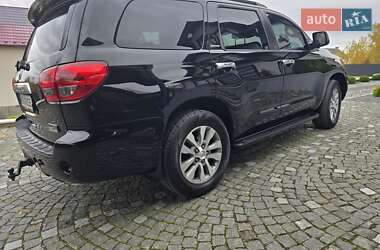 Позашляховик / Кросовер Toyota Sequoia 2016 в Ужгороді