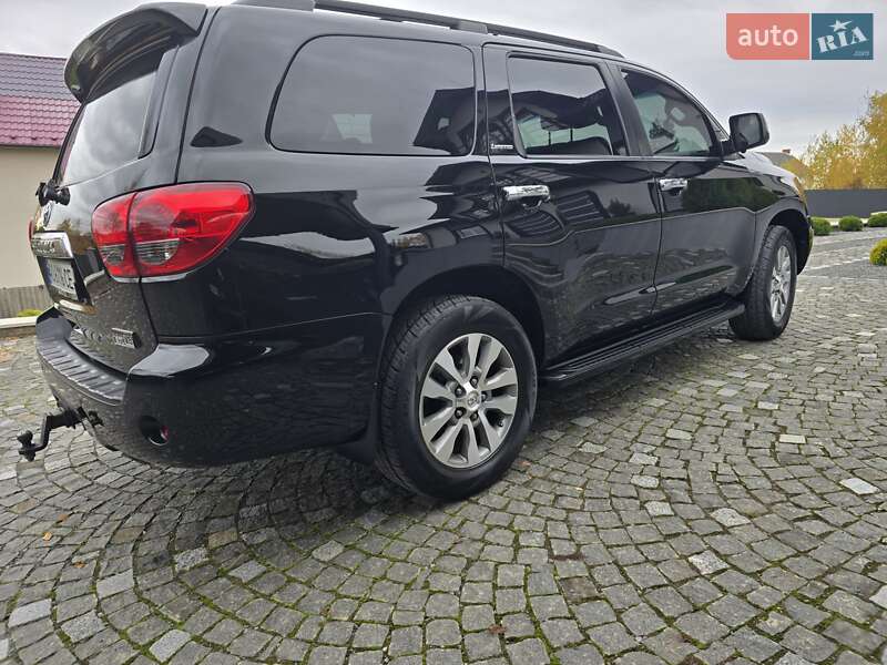 Внедорожник / Кроссовер Toyota Sequoia 2016 в Ужгороде