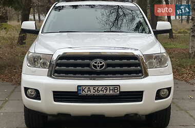 Внедорожник / Кроссовер Toyota Sequoia 2014 в Киеве