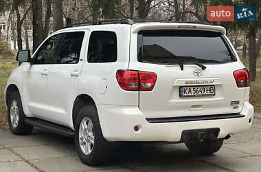 Внедорожник / Кроссовер Toyota Sequoia 2014 в Киеве