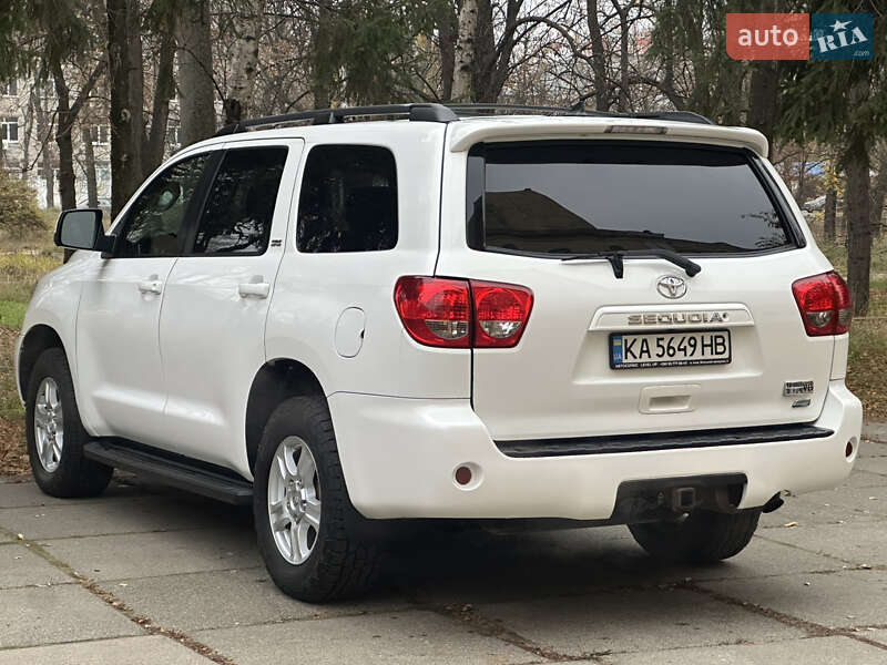 Позашляховик / Кросовер Toyota Sequoia 2014 в Києві