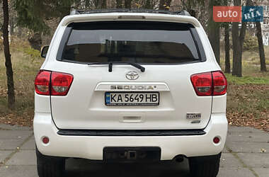 Внедорожник / Кроссовер Toyota Sequoia 2014 в Киеве