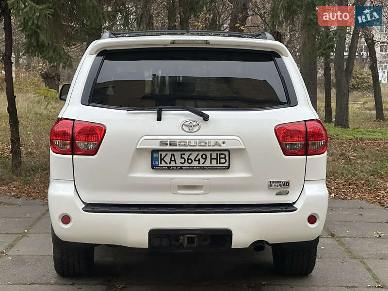 Позашляховик / Кросовер Toyota Sequoia 2014 в Києві